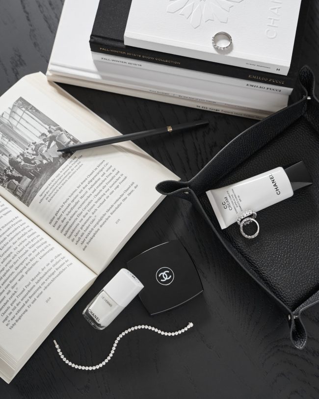 ChristinaMaier_SvenjaAva_avastudios_Motiv_17_Jewellery_Chanel-scaled