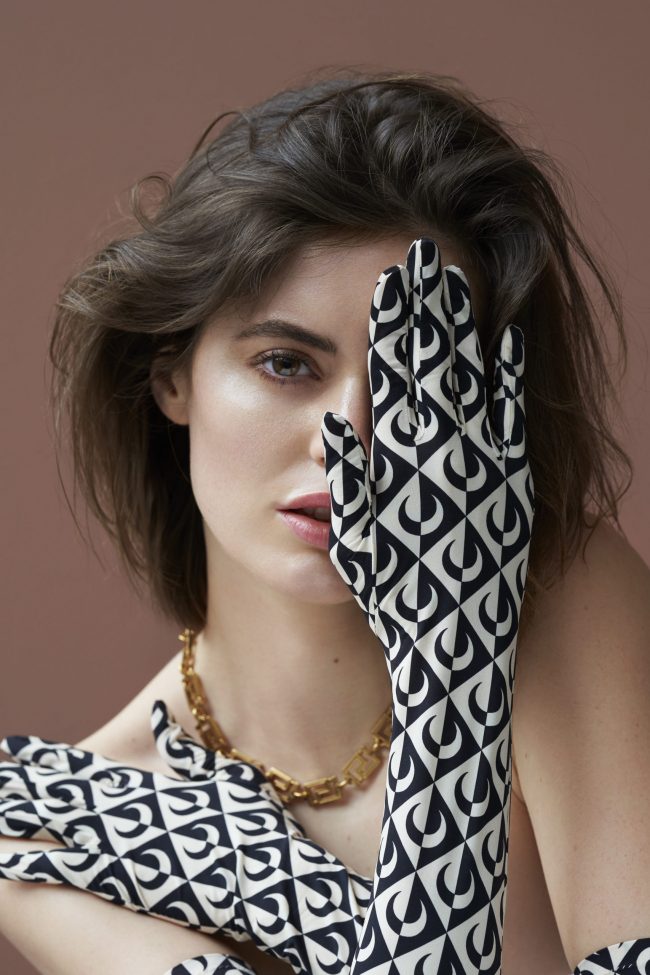 FashionEditorial_SvenjaAva_avastudios_Look_1_2-scaled