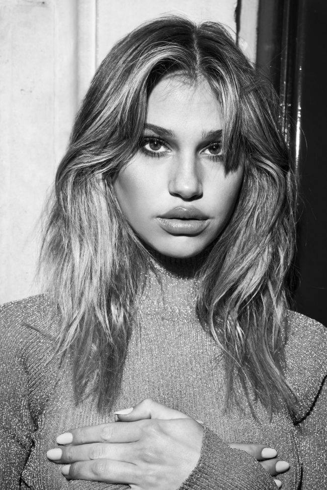 MeredithMickelson_Sophia_Sinot_SvenjaAva_avastudios_18_bw