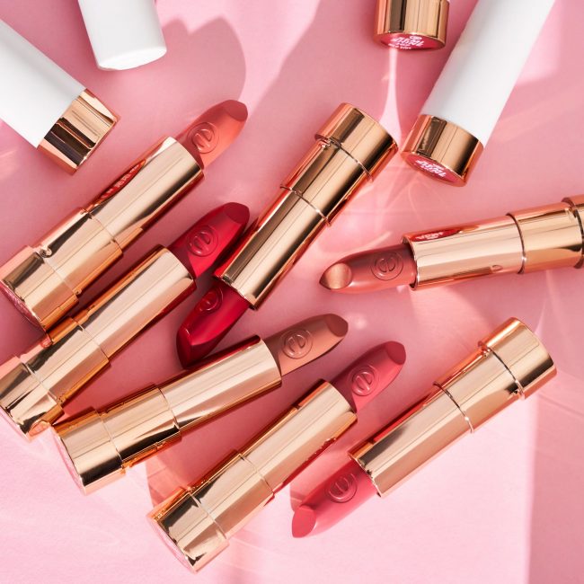 essence_SvenjaAva_Lipsticks_Product-Photography_Trends_2021-scaled